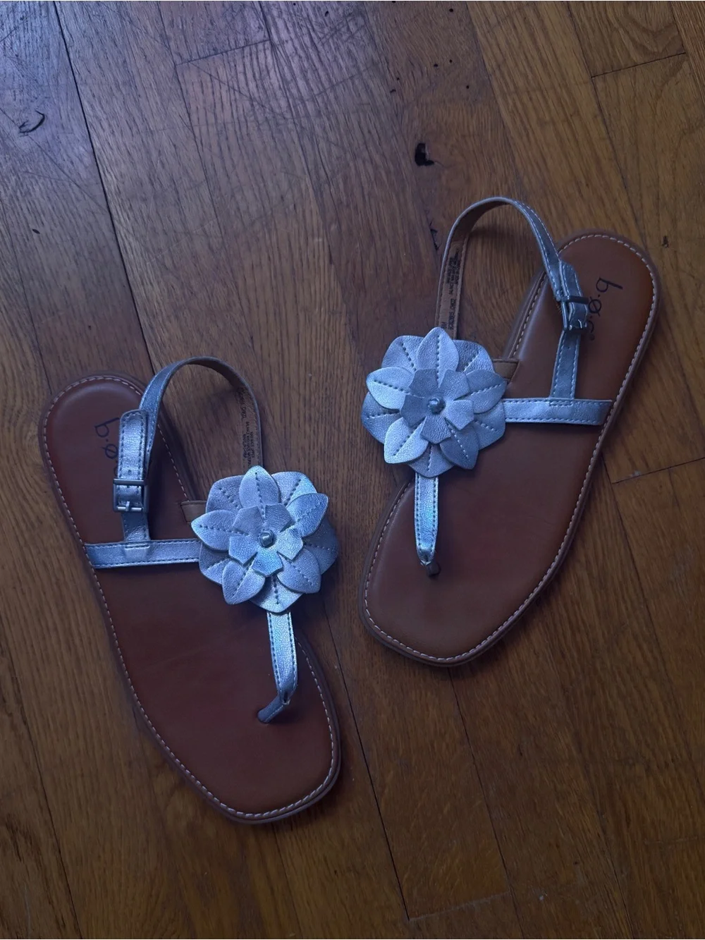 B.O.C. Silver boho metallic leather floral strappy sandals 8M